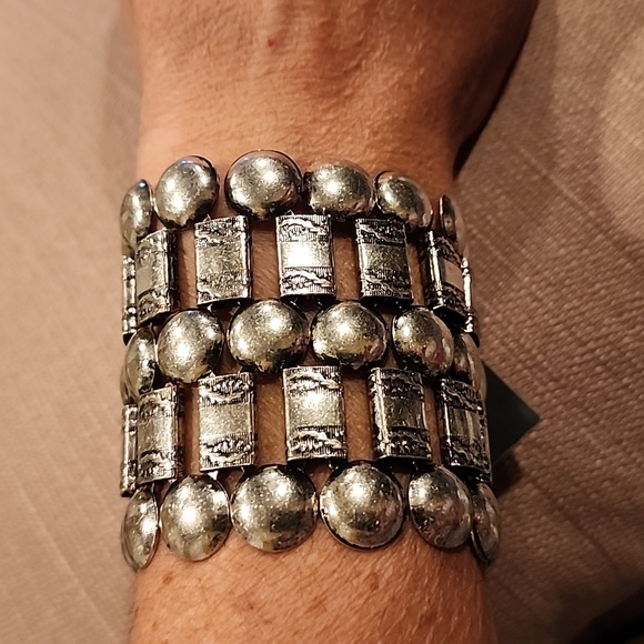 New Fashion Accents Antique Silver-Tone Bracelet - Picture 2 of 9
